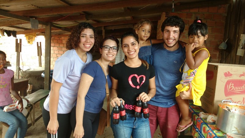 Acadêmicos e Professor da Católica desenvolvem Natal Solidário no bairro Renascer